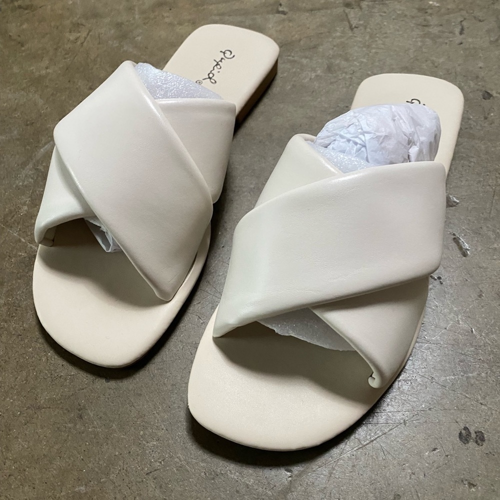 Criss cross flat sandals Ivory
